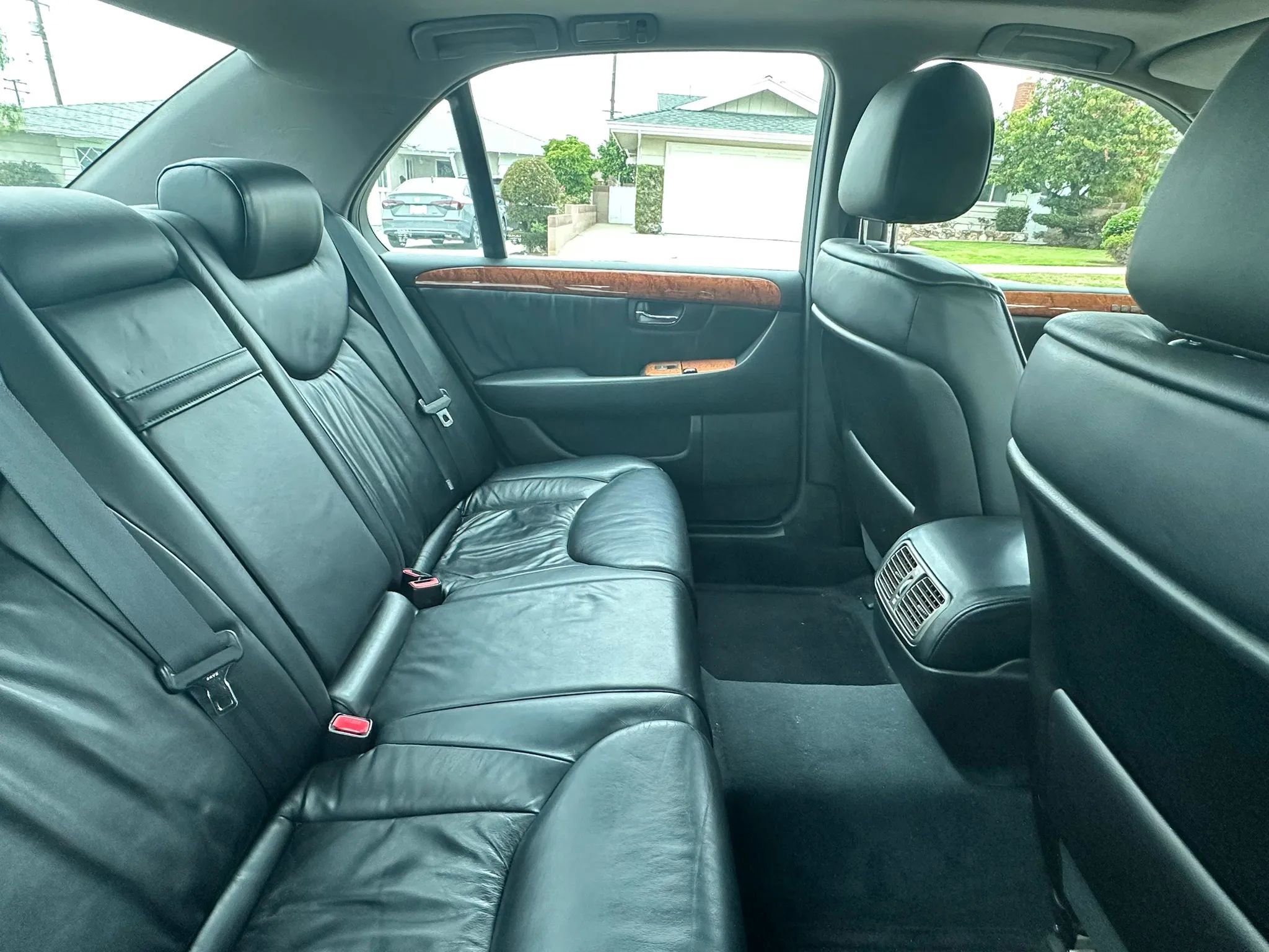 Used 2002 Lexus LS 430 RWD image 3