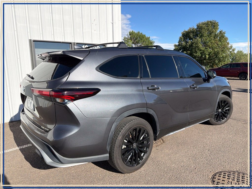 Used 2024 Toyota Highlander XSE AWD/4WD image 3