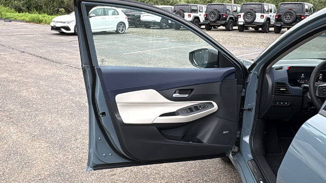 New 2026 Nissan Sentra SL w/ Floor Mat Package FWD image 8