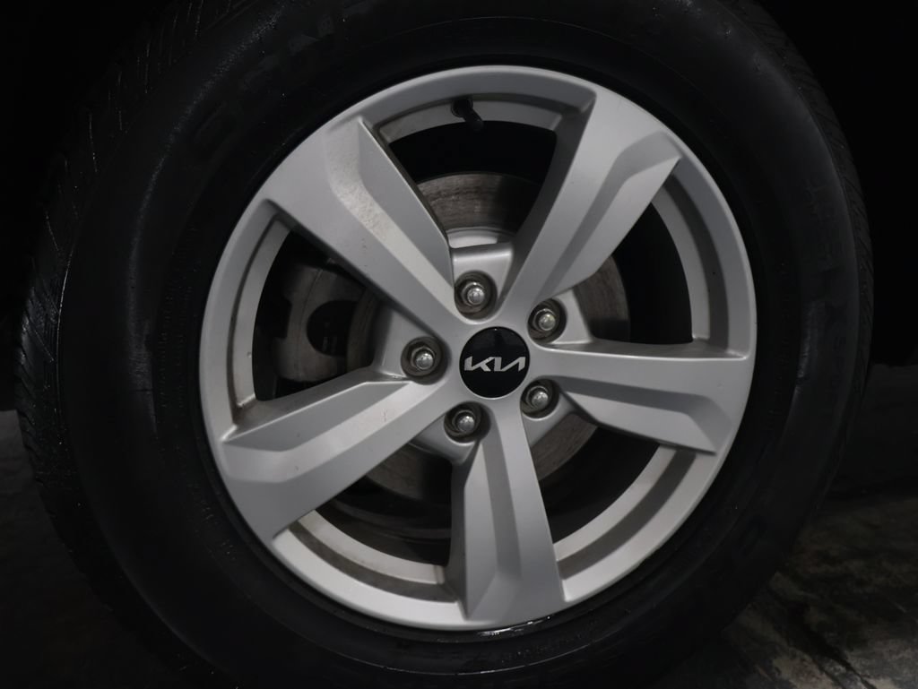 Used 2023 Kia Sorento LX FWD image 33