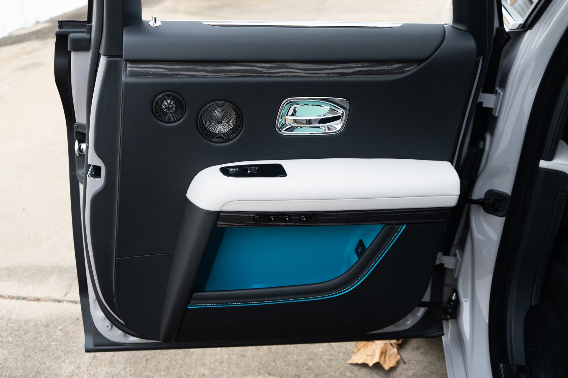 Used 2025 Rolls-Royce Ghost AWD/4WD image 36