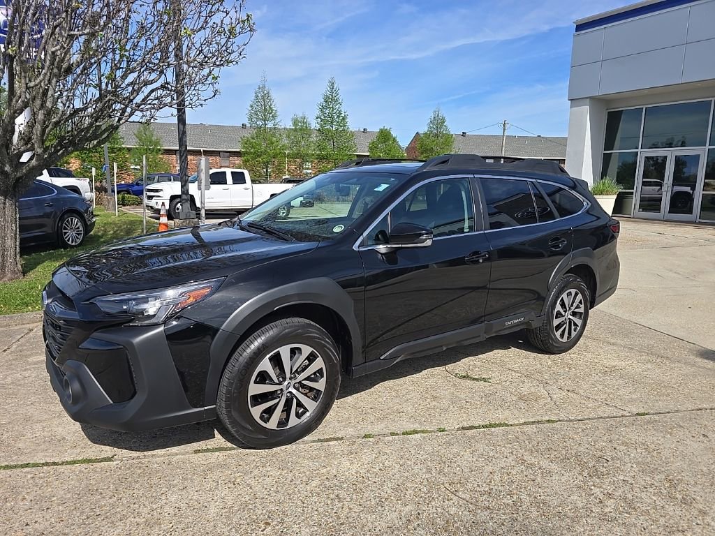 Used 2023 Subaru Outback Premium image 10