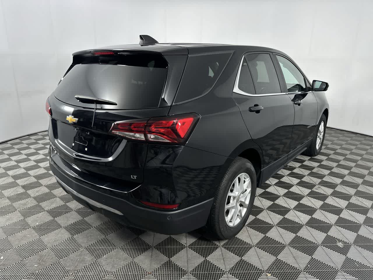 Used 2024 Chevrolet Equinox LT FWD image 8