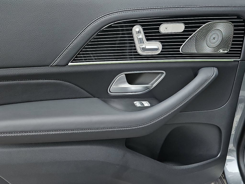 New 2025 Mercedes-Benz GLS 450 4MATIC image 14