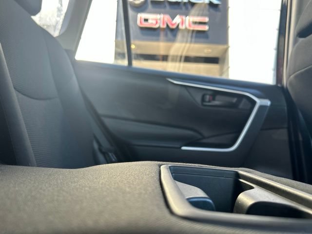 Used 2020 Toyota RAV4 LE w/ All Weather Liner Package AWD/4WD image 33