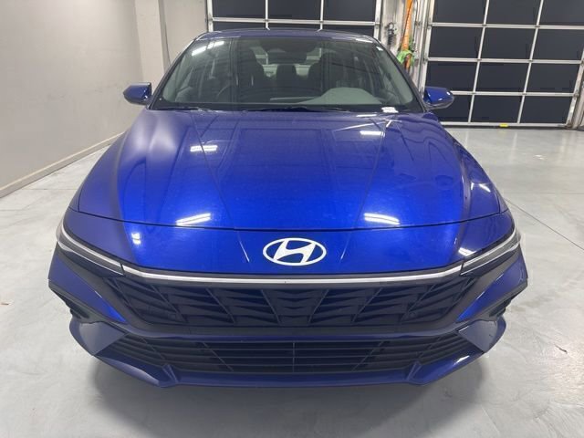 Used 2025 Hyundai Elantra Hybrid FWD image 3