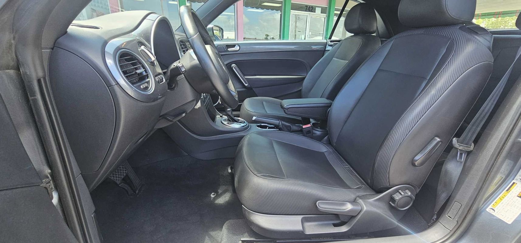 Used 2014 Volkswagen Beetle 1.8T FWD image 10