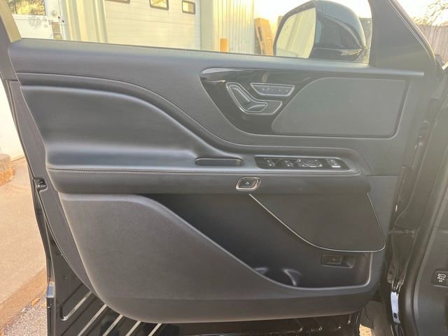 Used 2025 Lincoln Aviator AWD image 14