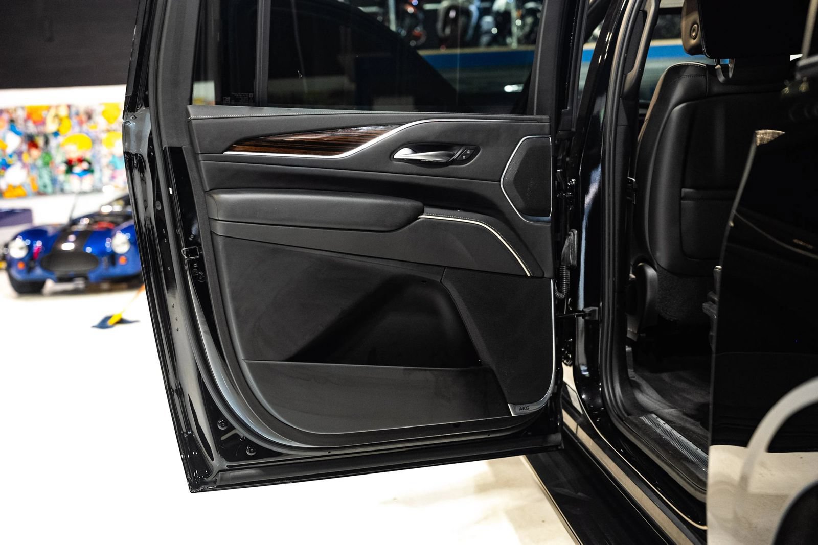 Used 2021 Cadillac Escalade ESV Premium Luxury w/ LPO, Floor Liner Package AWD/4WD image 17