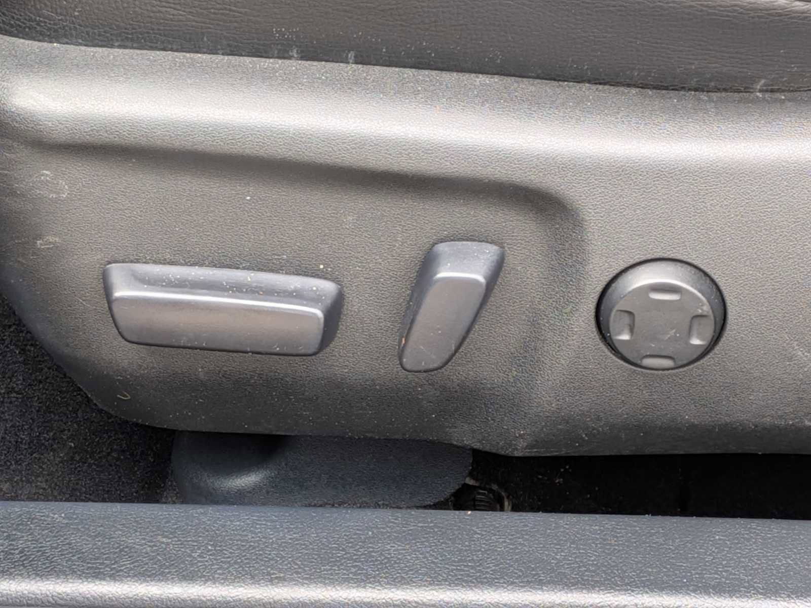 Used 2016 Toyota Avalon XLE FWD image 16