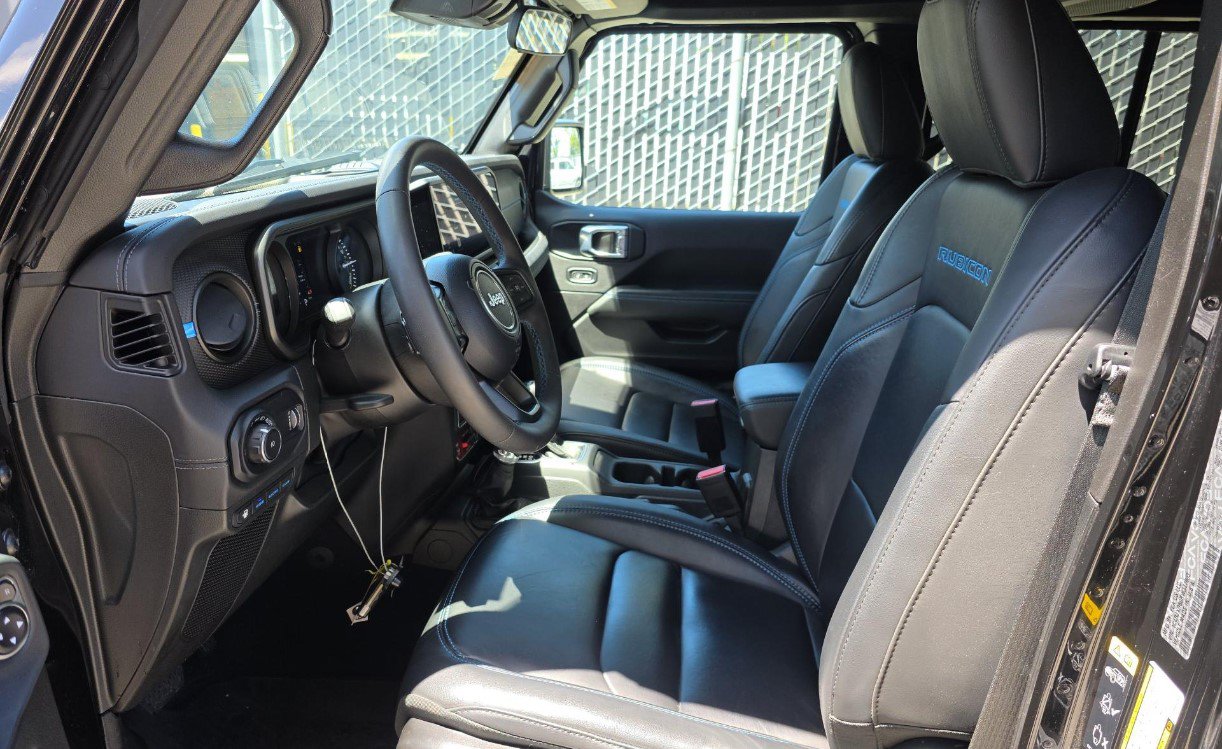 Used 2024 Jeep Wrangler Unlimited Rubicon 4xe w/ Safety Group AWD/4WD image 7