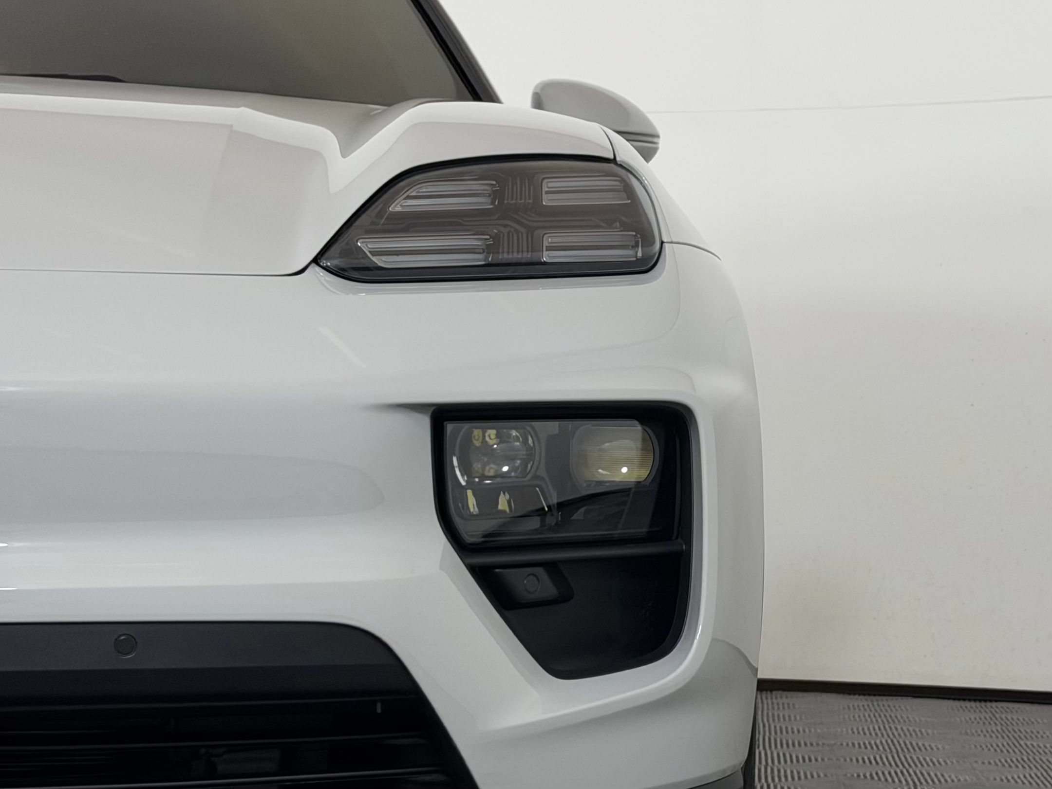 Used 2026 Porsche Macan Electric RWD image 13