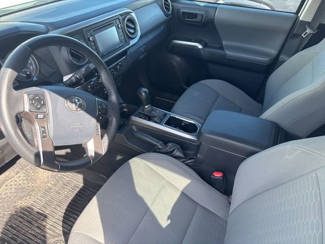 Used 2018 Toyota Tacoma SR5 AWD/4WD image 7