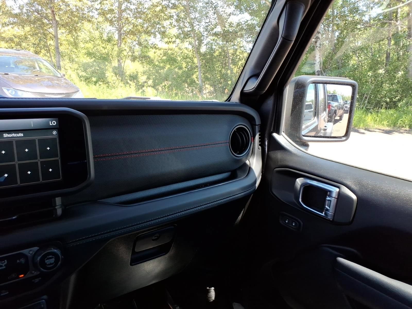 Used 2025 Jeep Wrangler Unlimited Rubicon AWD/4WD image 23