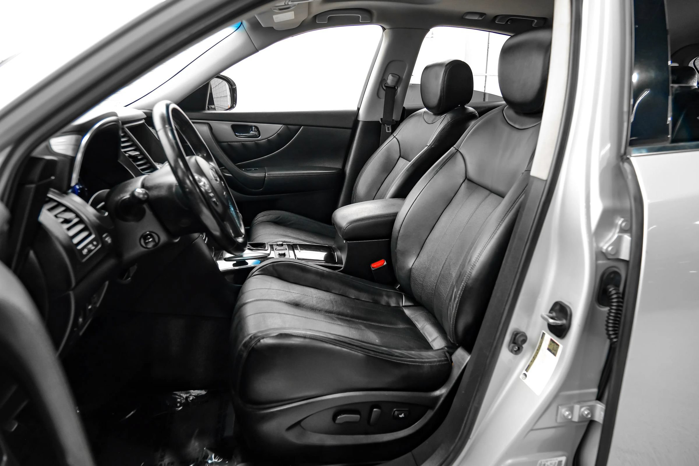 Used 2017 INFINITI QX70 AWD w/ Premium Package image 44