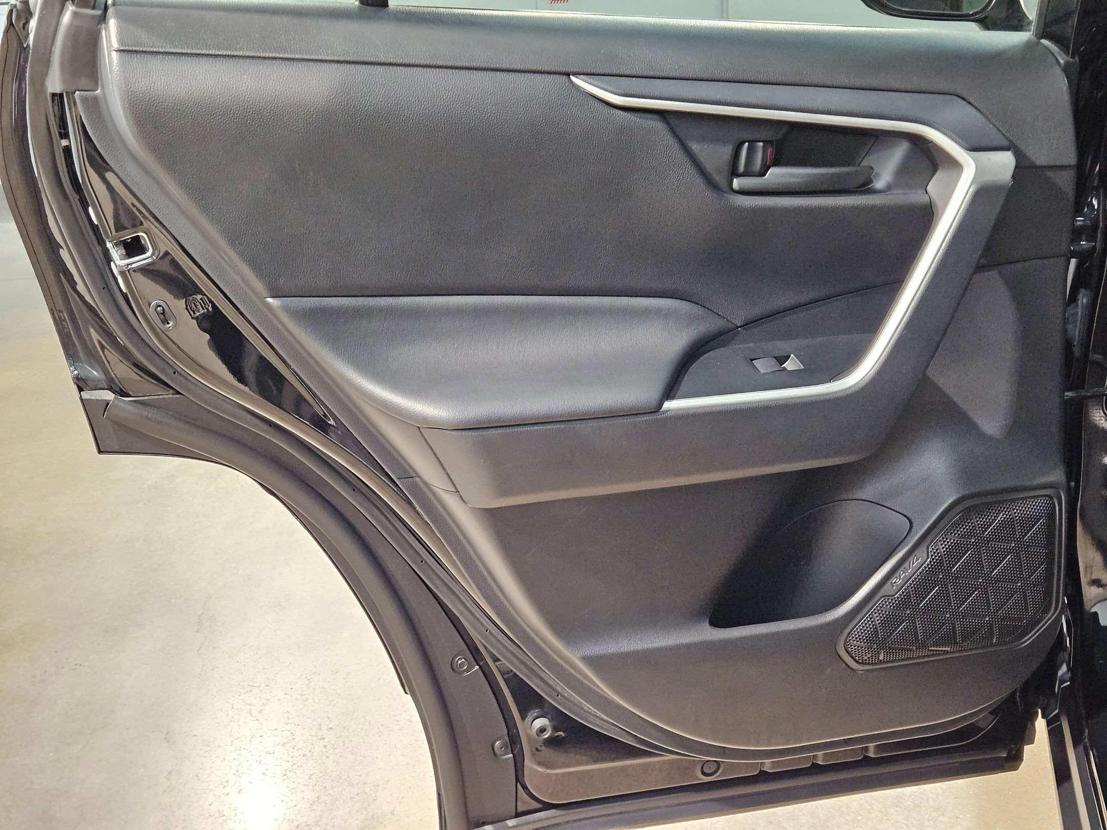 Used 2022 Toyota RAV4 LE AWD/4WD image 32