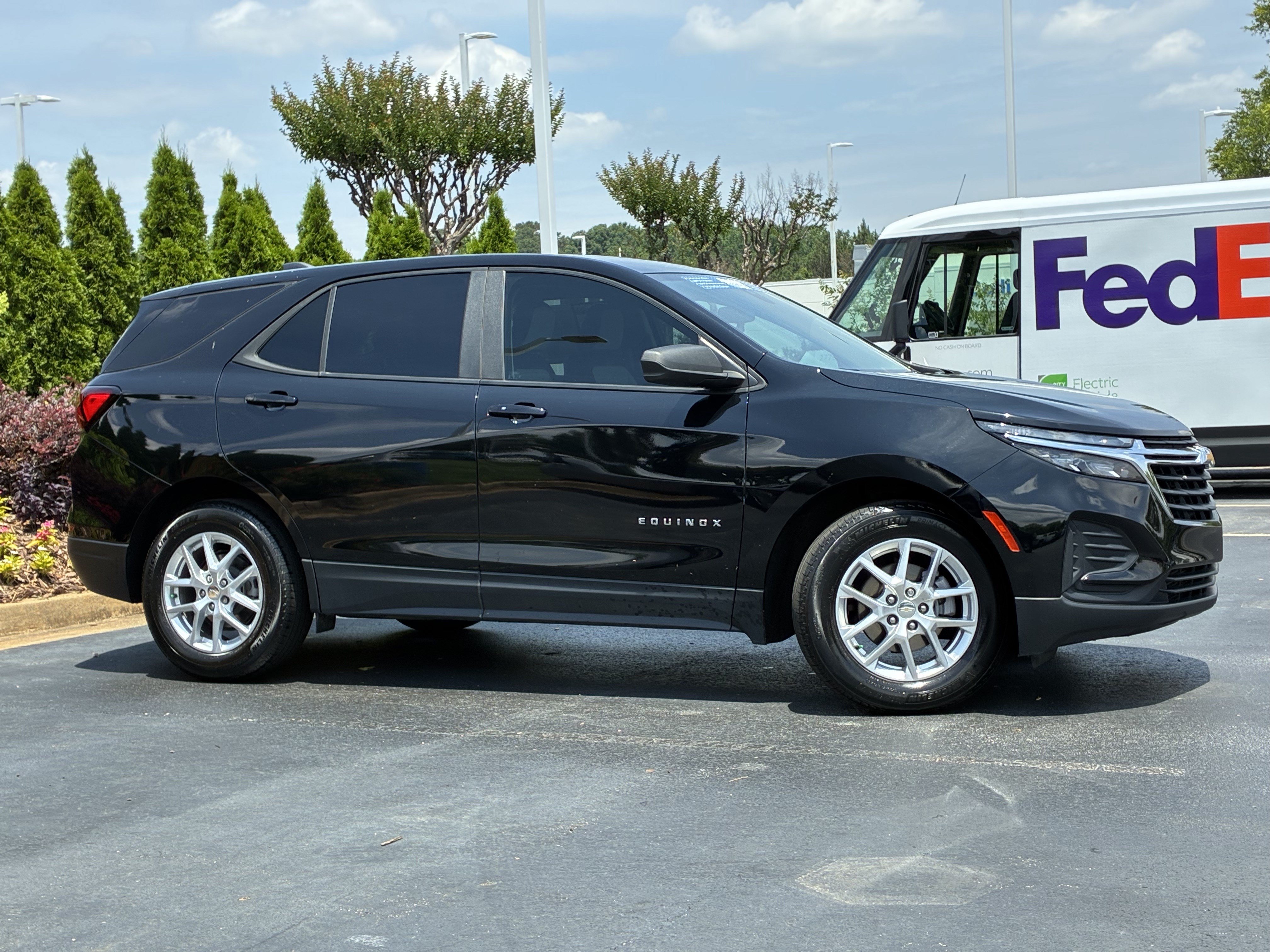 Used 2024 Chevrolet Equinox LS w/ LS Convenience Package FWD image 3
