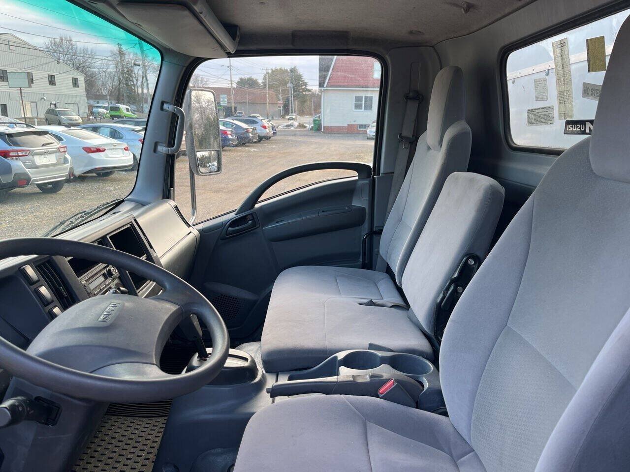 Used 2020 Isuzu NPR RWD image 10