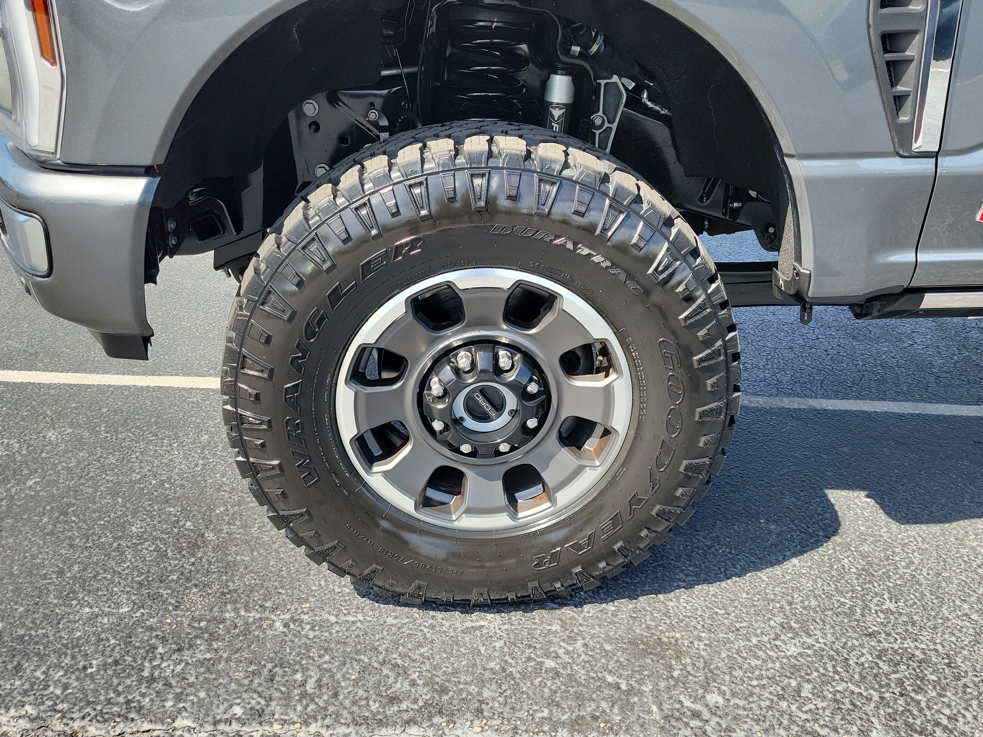 Certified 2024 Ford F250 Platinum w/ Tremor Off-Road Package AWD/4WD image 5