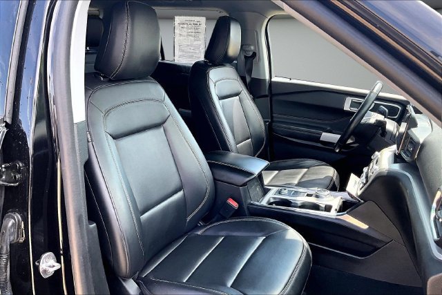 Used 2023 Ford Explorer XLT w/ Equipment Group 202A AWD/4WD image 30