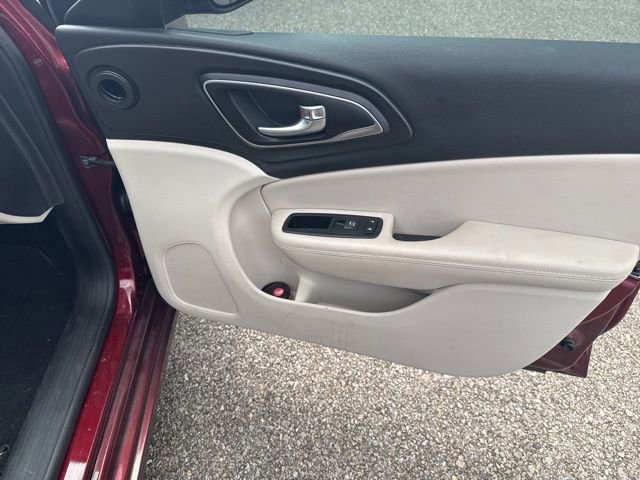 Used 2016 Chrysler 200 Limited FWD image 15