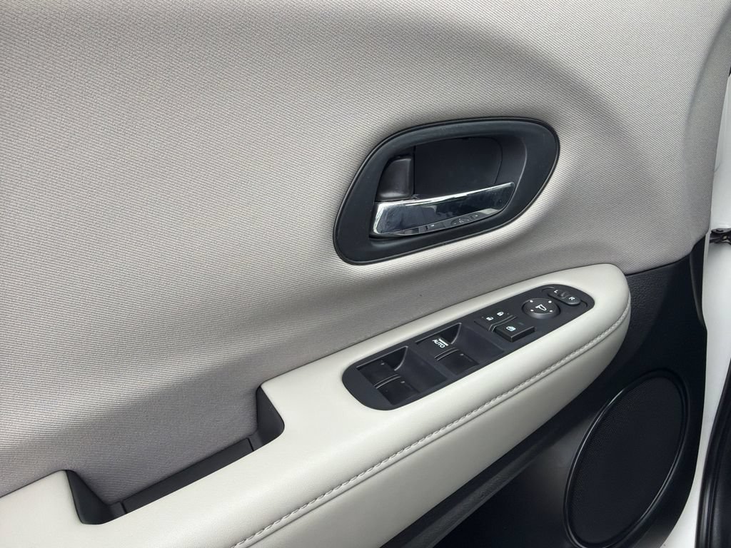 Used 2017 Honda HR-V LX image 31