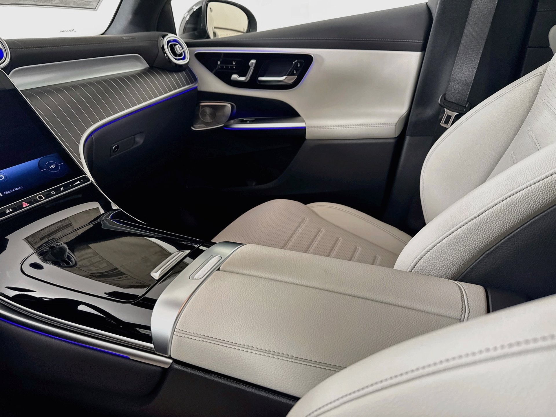 New 2027 Mercedes-Benz GLC 300 4MATIC image 26