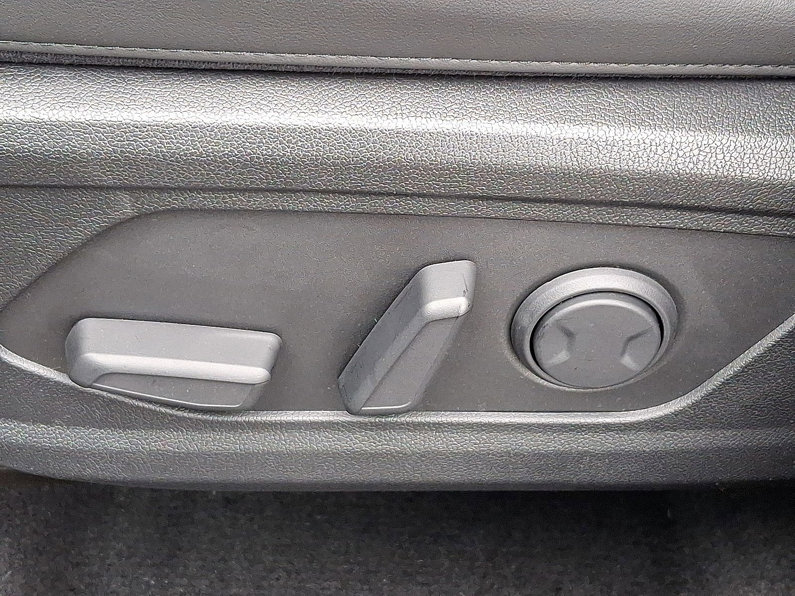 New 2025 Kia Sorento S image 13