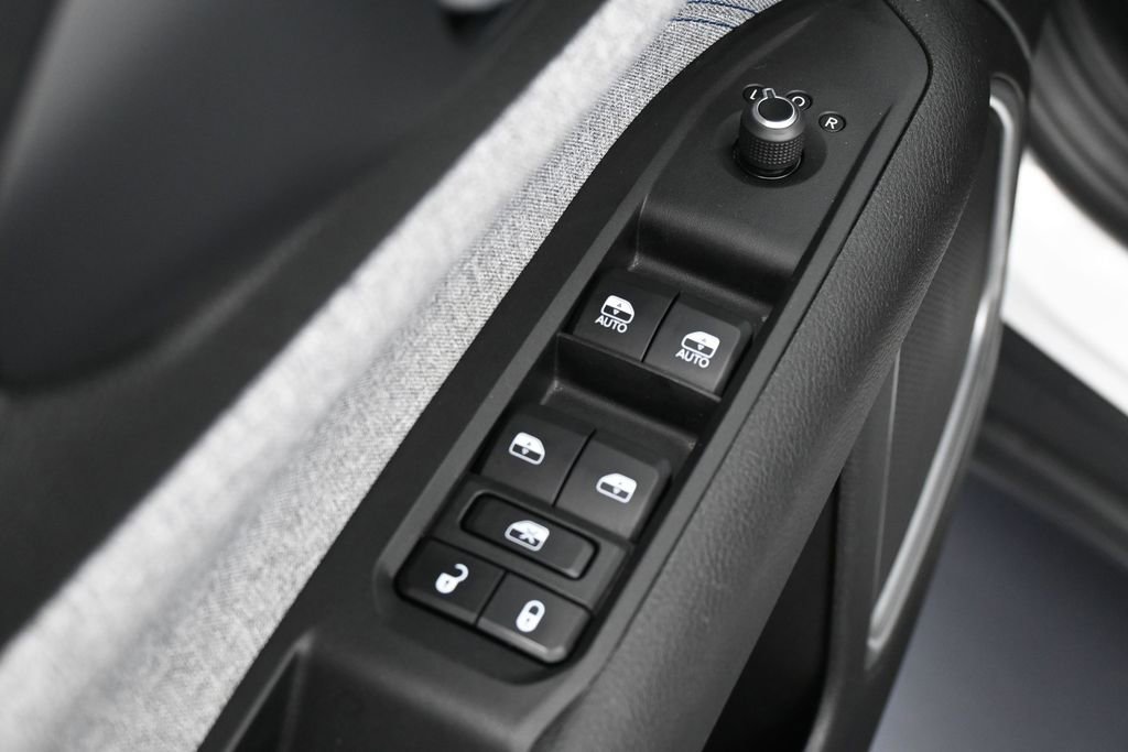 Used 2023 Jeep Compass Latitude AWD/4WD image 13