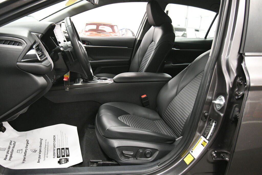 Used 2023 Toyota Camry SE FWD image 9