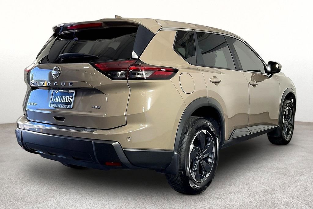 Used 2025 Nissan Rogue SV image 2
