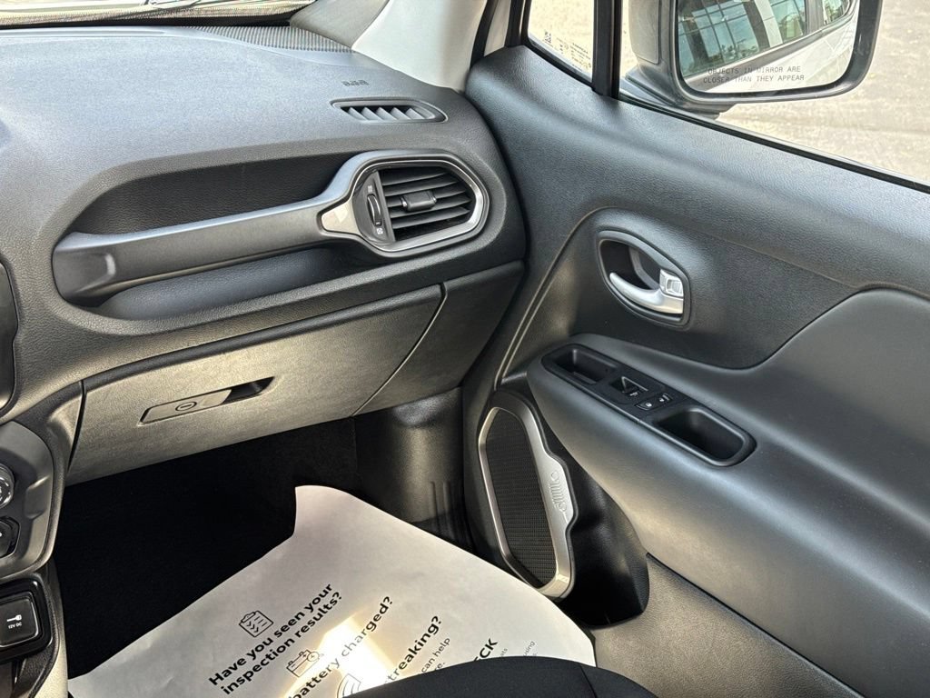 Used 2023 Jeep Renegade Latitude AWD/4WD image 20