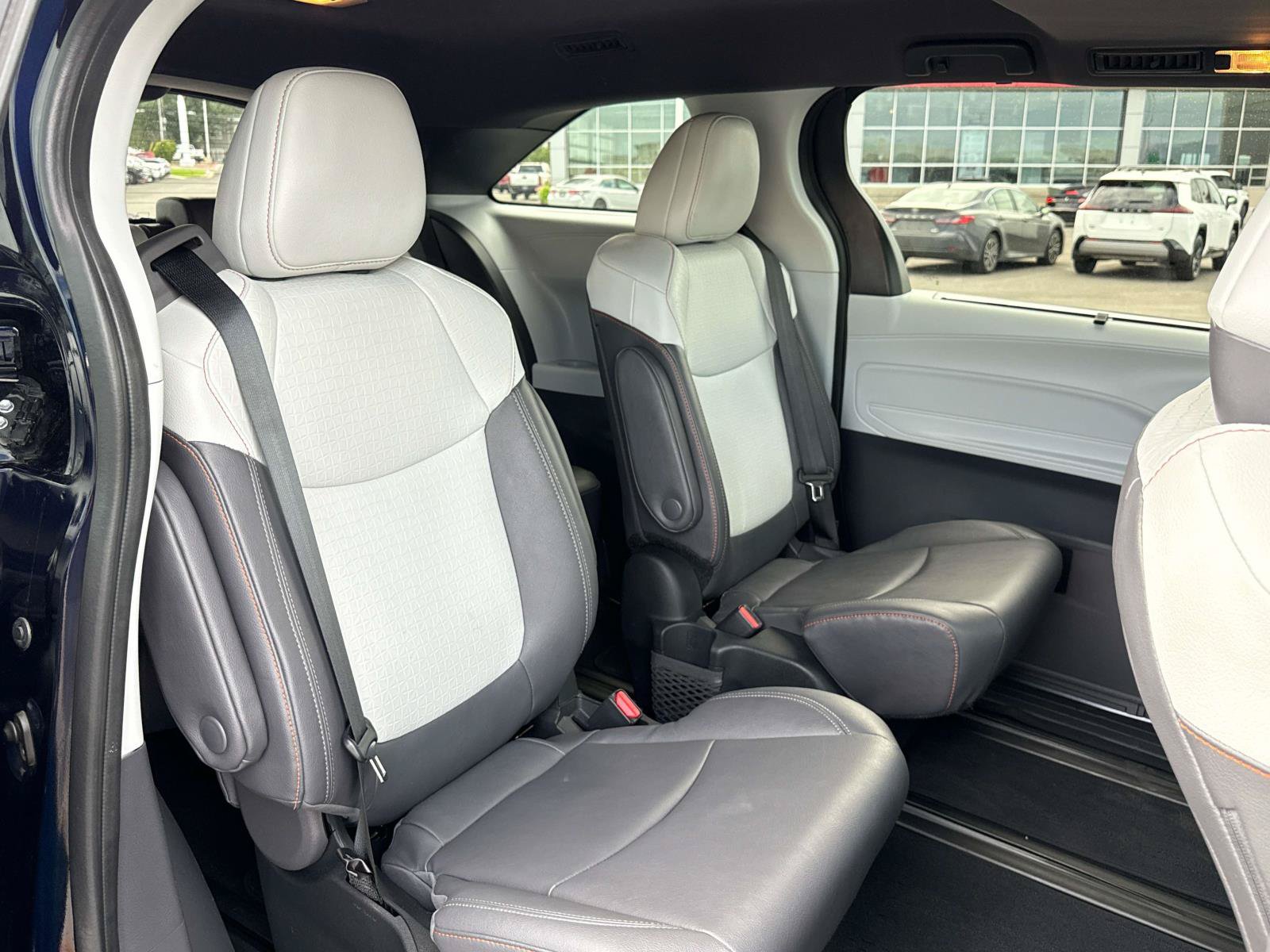 Used 2024 Toyota Sienna XSE FWD image 17