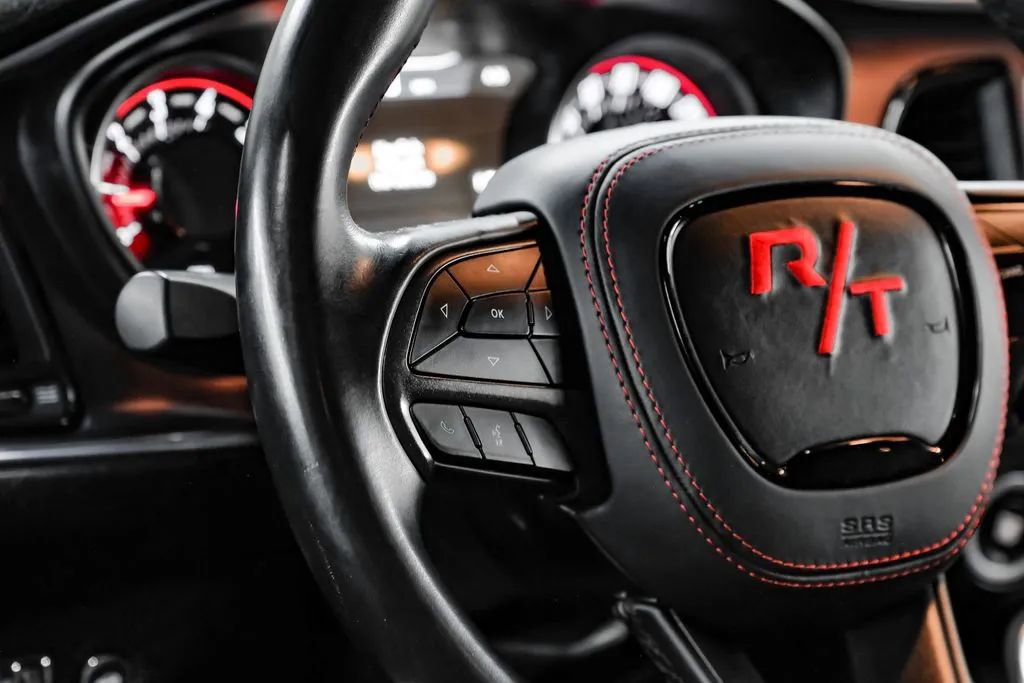 Used 2017 Dodge Challenger R/T RWD image 21