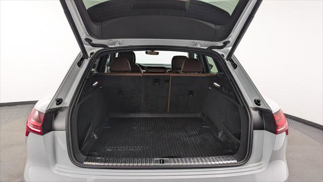 Used 2022 Audi e-tron Premium w/ Convenience Plus Package image 18