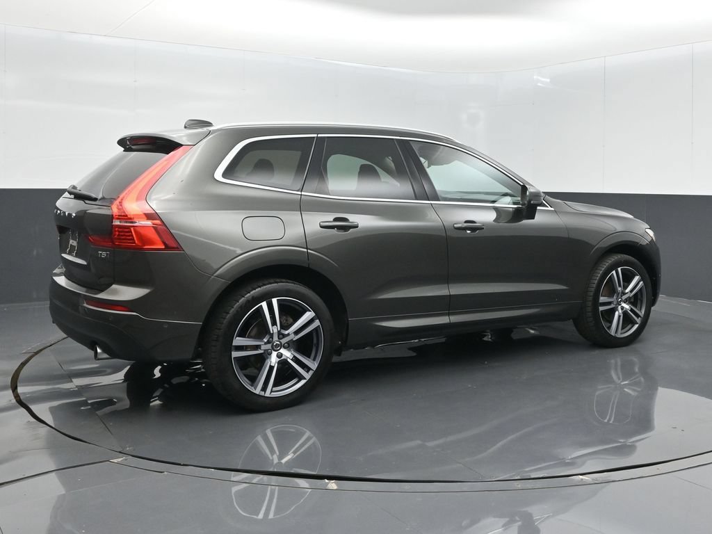 Used 2018 Volvo XC60 T5 Momentum w/ Vision Package AWD/4WD image 8