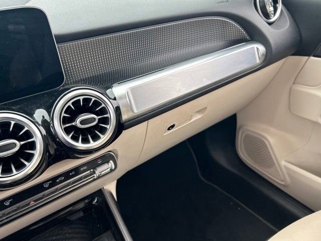 Used 2021 Mercedes-Benz GLB 250 image 36