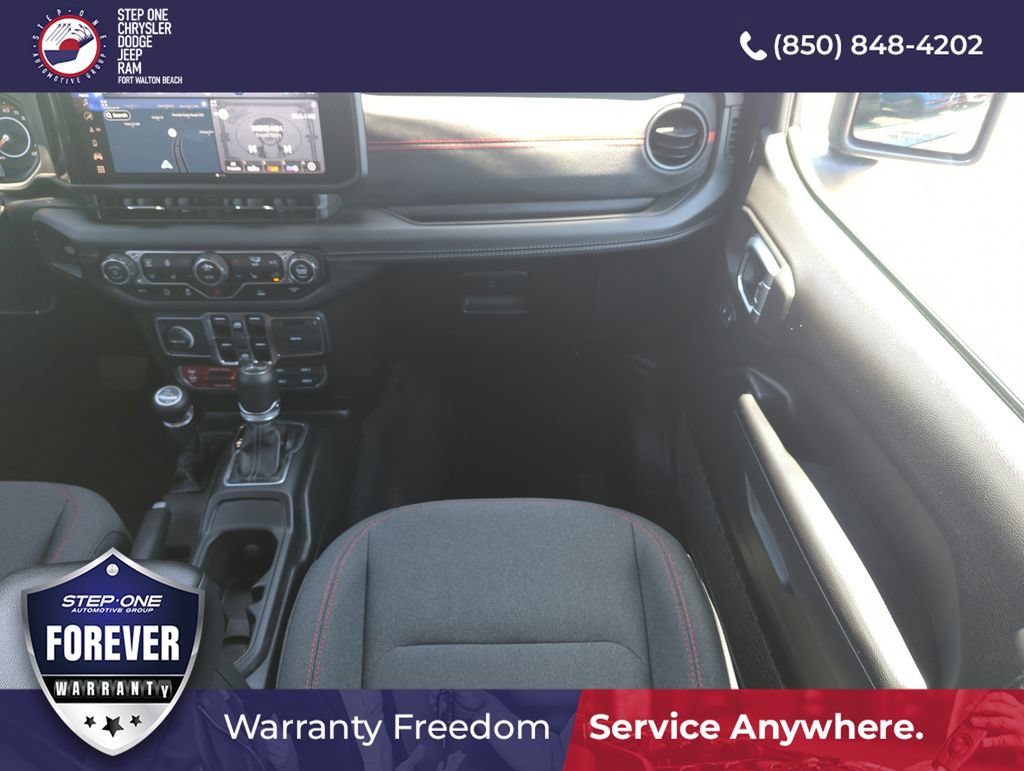 Used 2025 Jeep Wrangler Unlimited Rubicon w/ Convenience Group AWD/4WD image 15