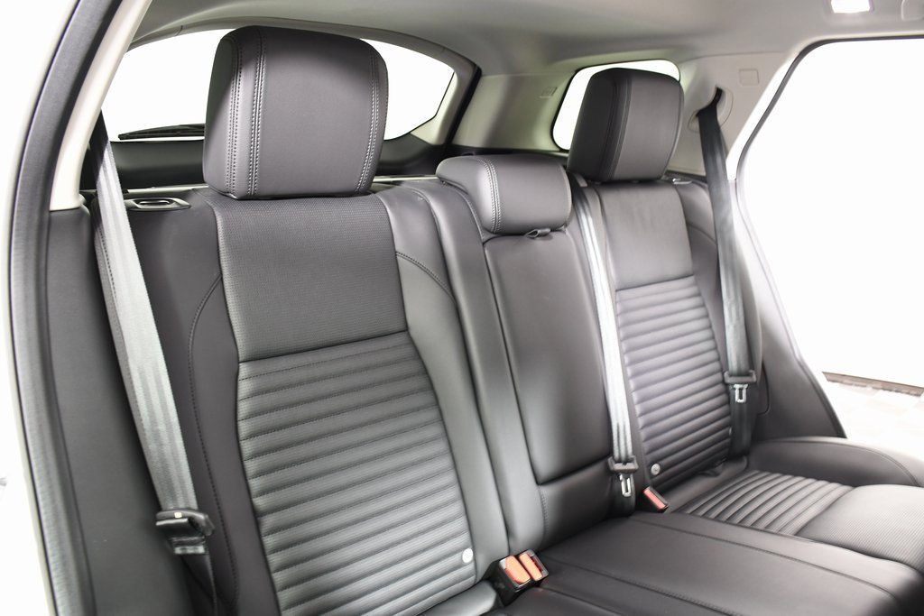 Used 2025 Land Rover Discovery Sport S image 23