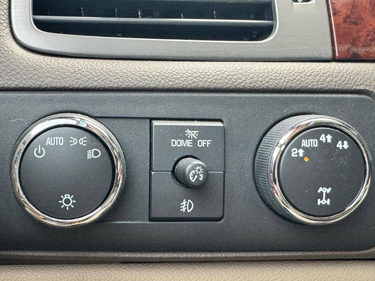 Used 2013 Chevrolet Avalanche LTZ image 21