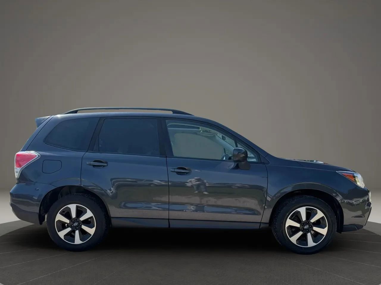 Used 2018 Subaru Forester 2.5i Premium w/ All-Weather Package image 6
