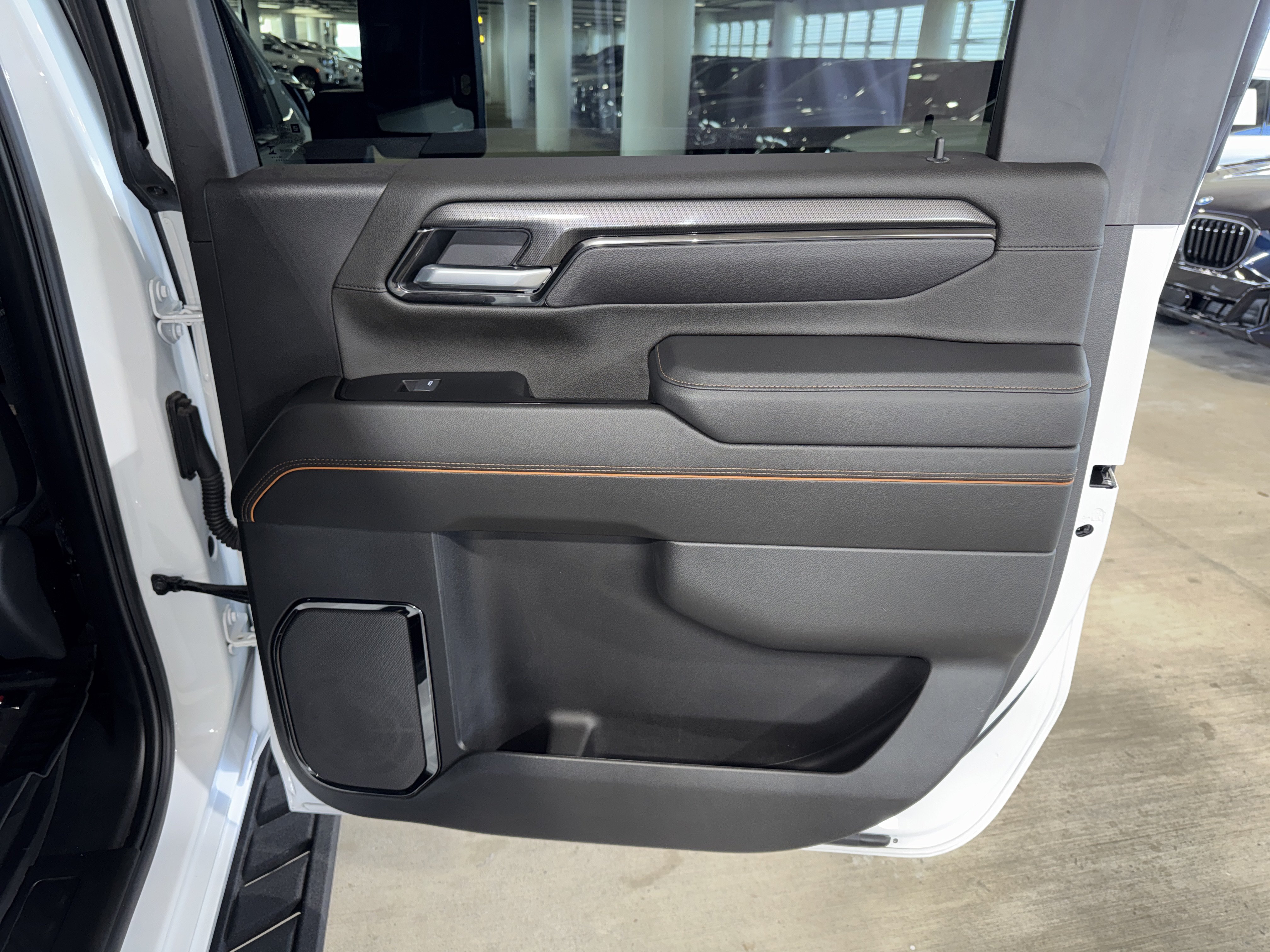 Used 2025 GMC Sierra 2500 AT4 w/ AT4 Premium Plus Package AWD/4WD image 11