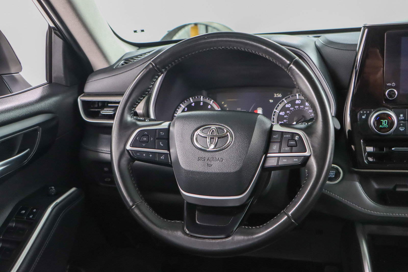 Used 2024 Toyota Highlander XLE image 13