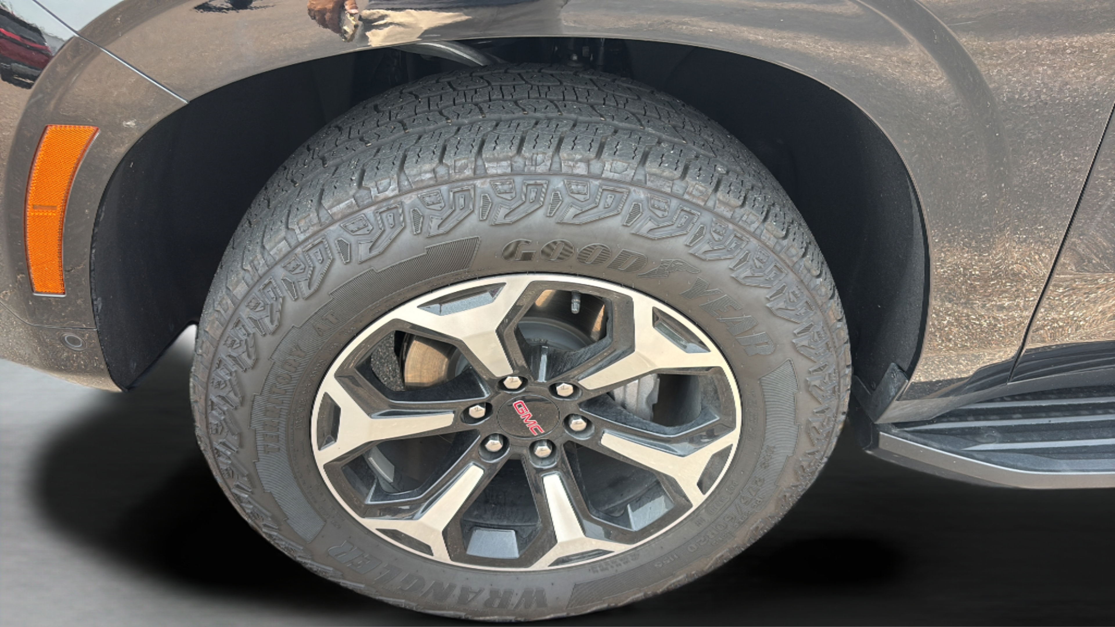 Used 2025 GMC Yukon XL AT4 AWD/4WD image 35
