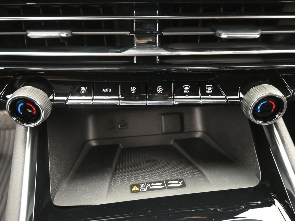 New 2026 Chevrolet Traverse High Country w/ LPO, Floor Liner Package image 19