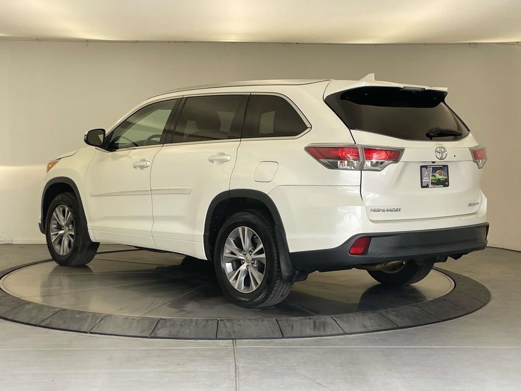 Used 2015 Toyota Highlander XLE AWD/4WD image 3
