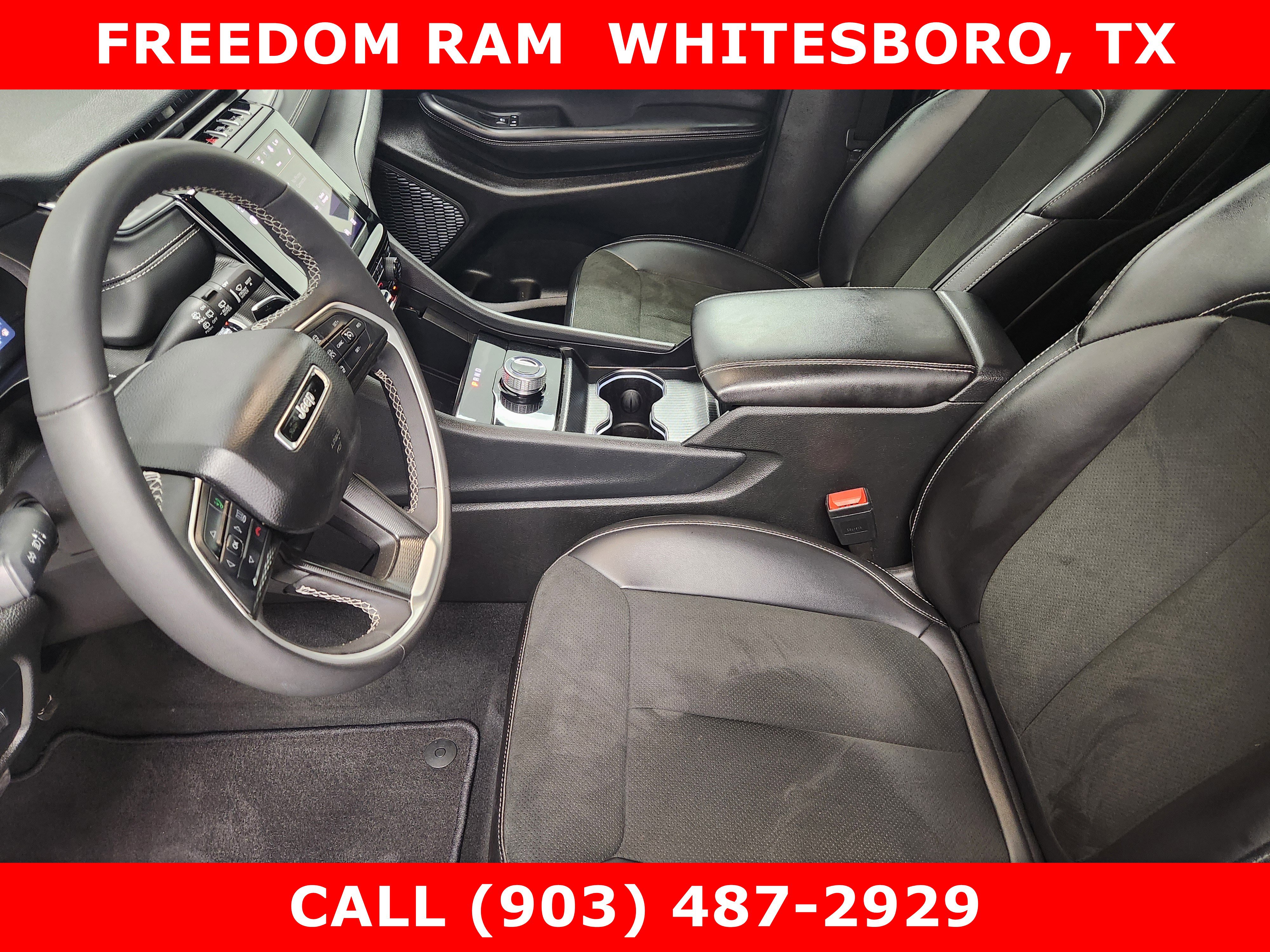 Used 2025 Jeep Grand Cherokee Altitude AWD/4WD image 8