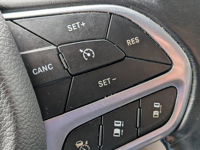Used 2021 Chrysler Pacifica Touring-L w/ Uconnect Theater Family Group FWD image 10