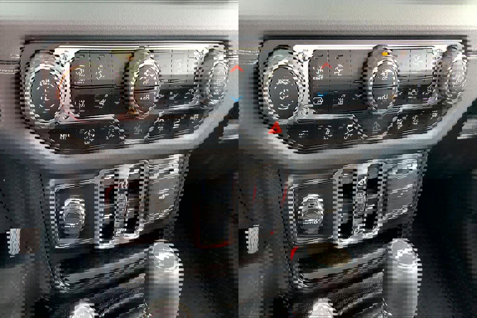 Used 2024 Jeep Wrangler Sahara w/ Safety Group image 32