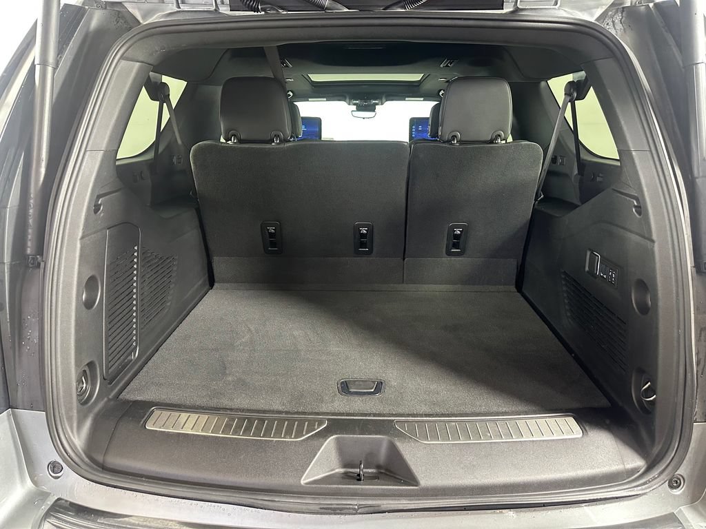 Used 2025 Chevrolet Suburban Premier AWD/4WD image 30